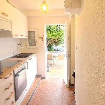 Charmante Maison Avec Exterieur - Asterix & Cdg *