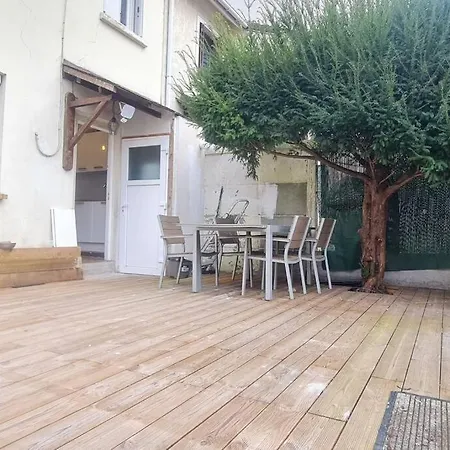 Appartement Charmante Maison Avec Exterieur - Asterix & Cdg